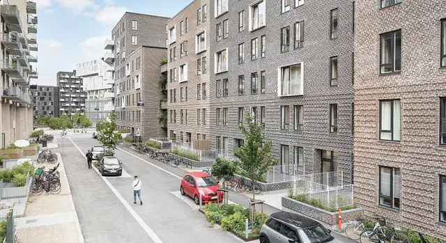 apartment Rummelig 5-værelses lejlighed med sydvendt altan