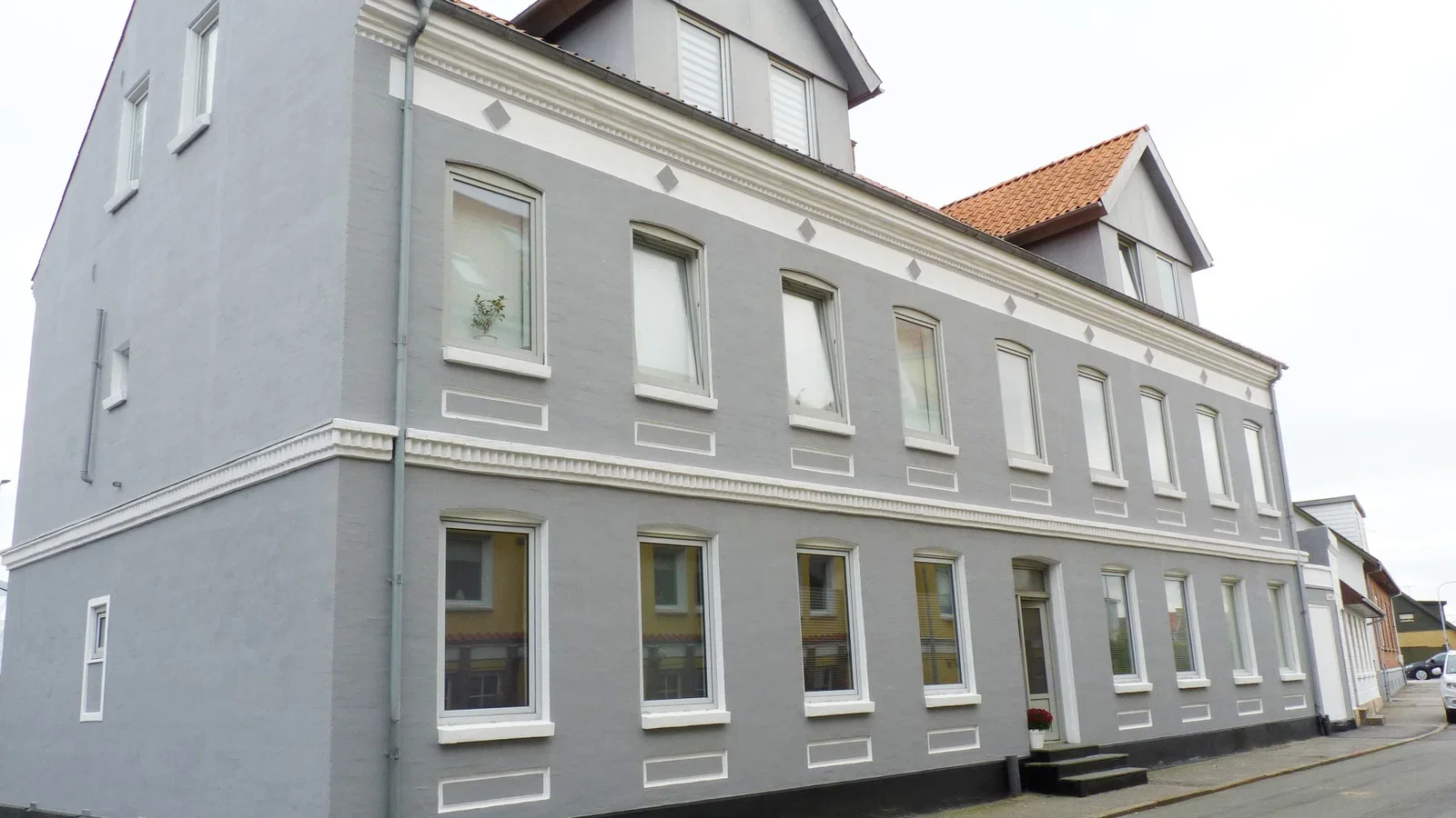 apartment Lys 3-værelses på 84 m2 i klassisk byejendom – delevenlig, med hvidevarer og husdyr tilladt efter aftale