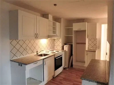 UNDER RENOVATION - Spacious 2-room apartment of 85 m2 near the train station – electricity, water and heating included in the rent, pets allowed by agreement - Jernbanegade, Hjørring - 1