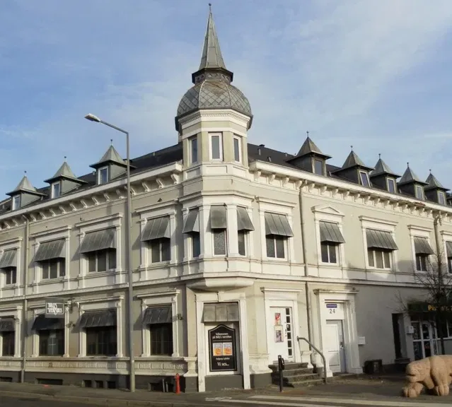 apartment UNDER RENOVATION - Spacious 2-room apartment of 85 m2 near the train station – electricity, water and heating included in the rent, pets allowed by agreement