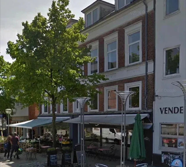 apartment Lys 3-værelses på 85 m2 midt i bylivet – tæt på station og shopping