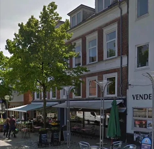 apartment Bright 3-room apartment of 85 m² in the heart of city life – close to the station and shopping