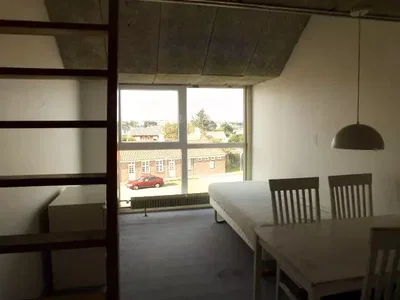 Bright 1-bedroom apartment with loft and a large window section – ideal for commuters with parking - Peder Rimmensgade, Hirtshals - 1