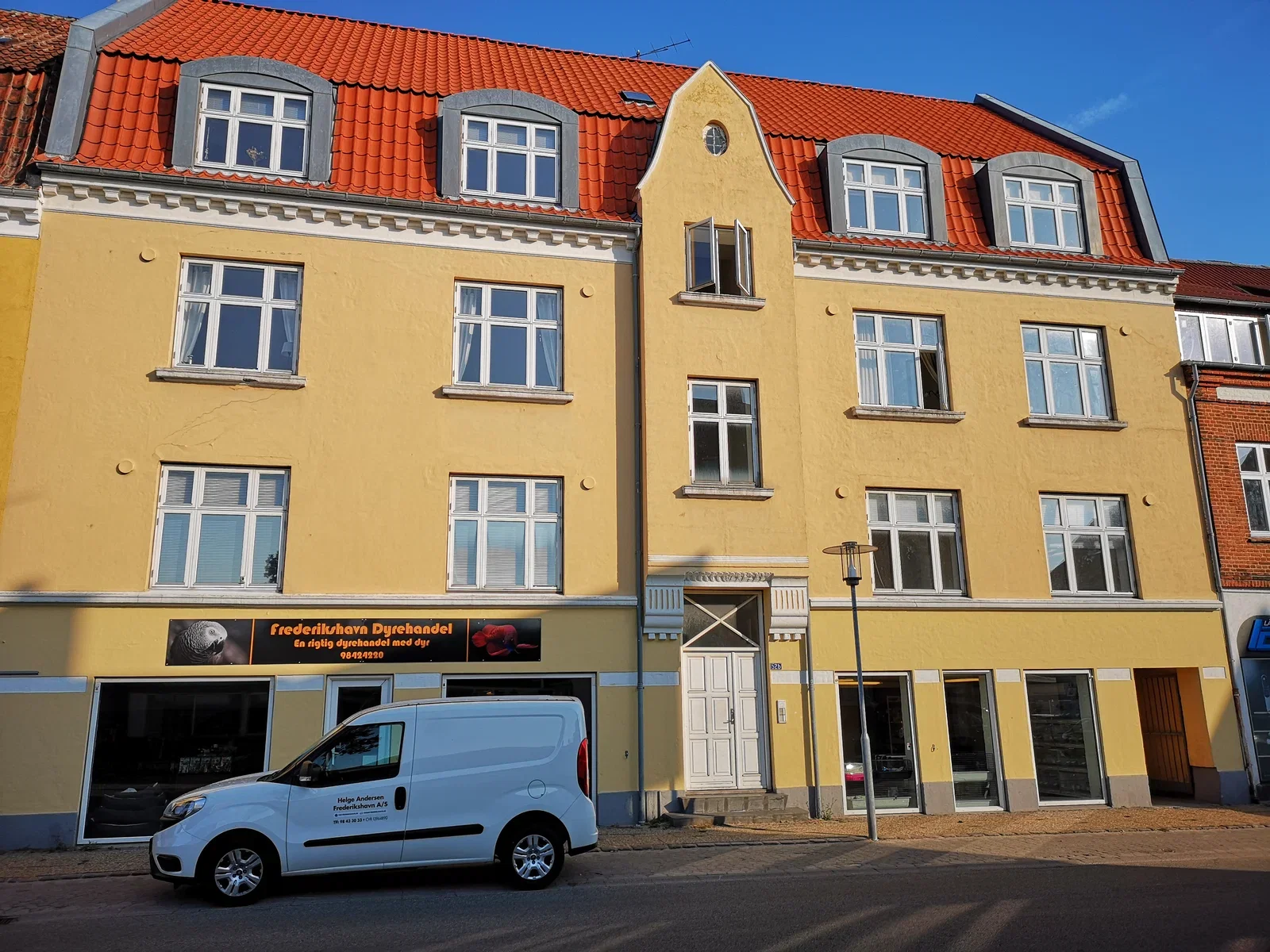 apartment Charmerende 2-værelses i to plan på 61 m2 med egen indgang, haveadgang og terrasse – husdyr tilladt