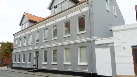 apartment Rummelig 4-værelses i stueplan på 109 m2 – husdyr tilladt efter aftale og velegnet til deling tæt på caféer og restauranter