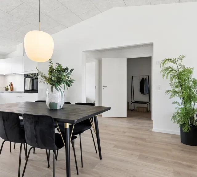 townhouse Moderne rækkehus med have og terrasser i Korup