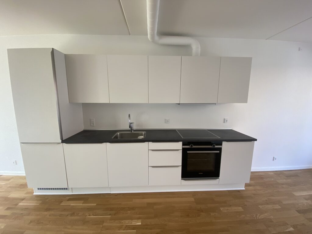 apartment Bright 3-room apartment 84 m² with balcony