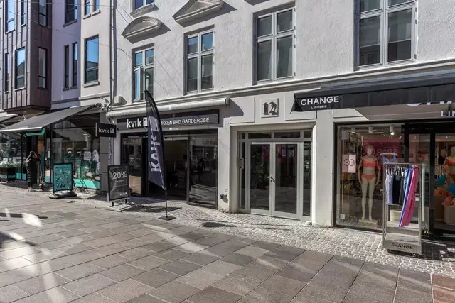 apartment Stilren og rummelig lejlighed i to plan midt i Aalborgs gågade