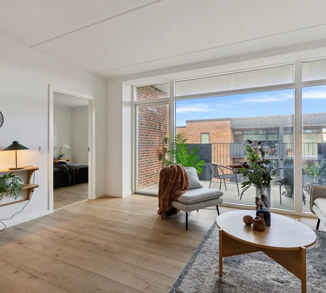 apartment Three-bedroom apartment with private balcony