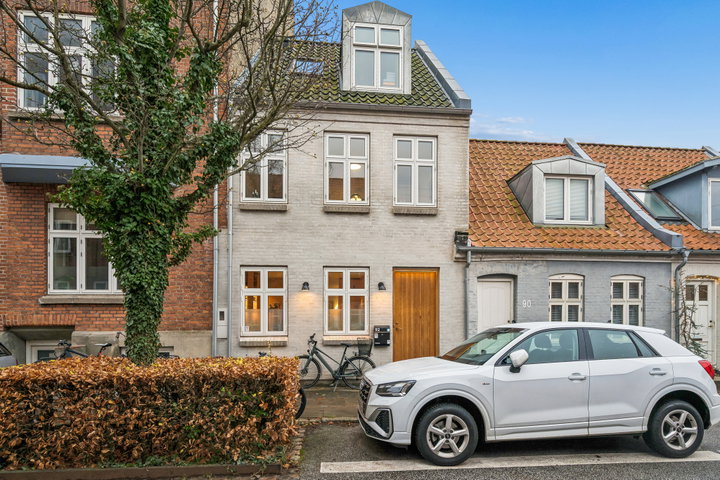 Eksklusivt renoveret byhus med privat have på Frederiksbjerg - Ole Rømers Gade, Aarhus C - 1