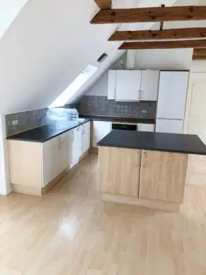 apartment Bright 3-room penthouse apartment with large private balcony