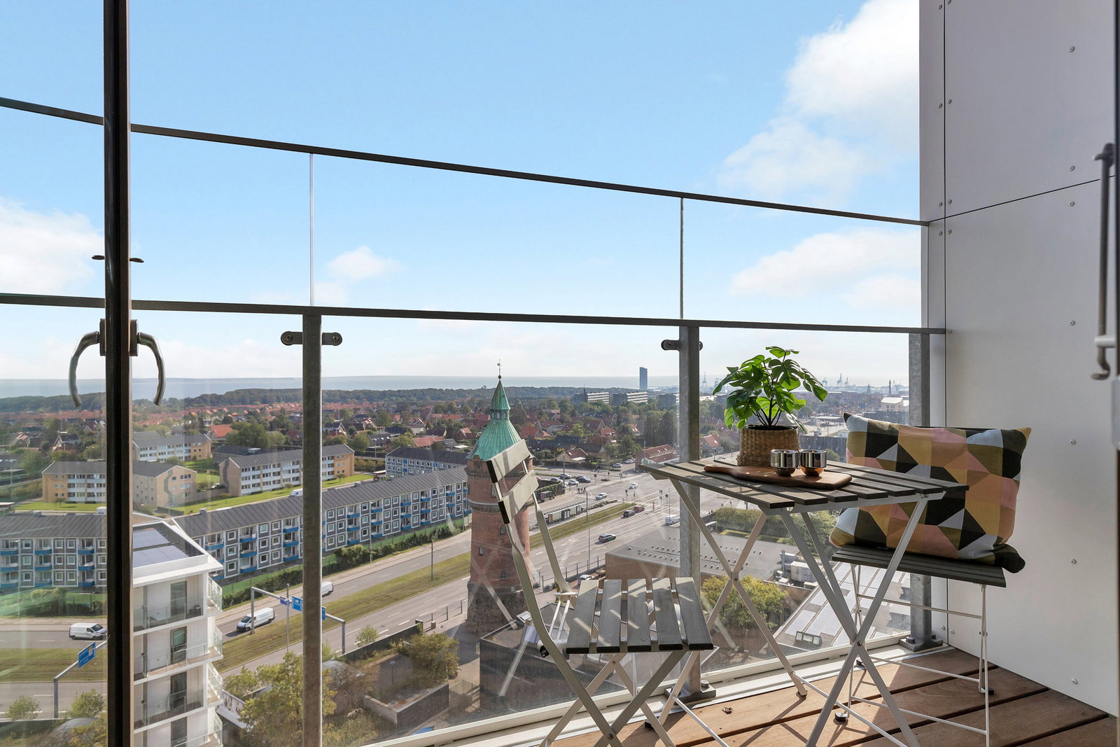 apartment Møbleret studie-/1-værelses med panoramisk udsigt