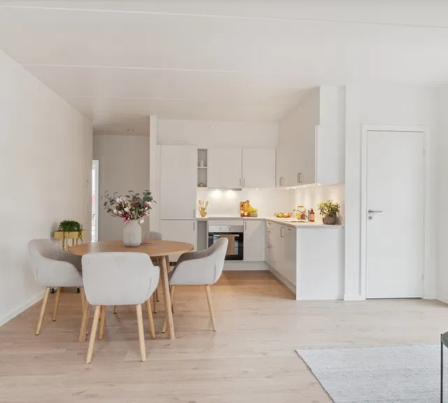 apartment 3-værelses bolig med altan og moderne faciliteter