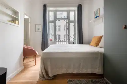 room Lyst værelse i renoveret lejlighed på Nørrebro