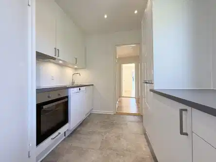 apartment Lys 2-værelses lejlighed med nyt køkken og altan