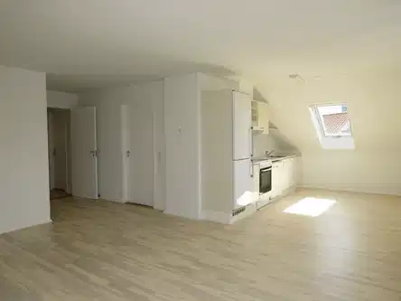 apartment Lys og rummelig 3-værelses lejlighed tæt på banegården