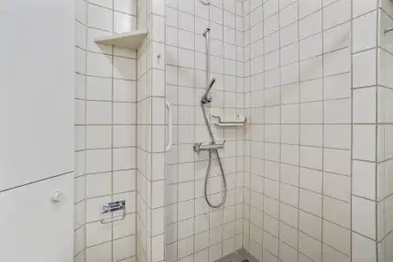 apartment Large 2-room apartment with an elevator in the stairwell