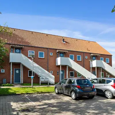 townhouse 2-etagers afdeling med 12 lejligheder og grønne arealer