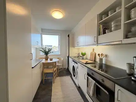 apartment Rummelig 4-værelses på 109 m2 med parkering og vaskemaskine