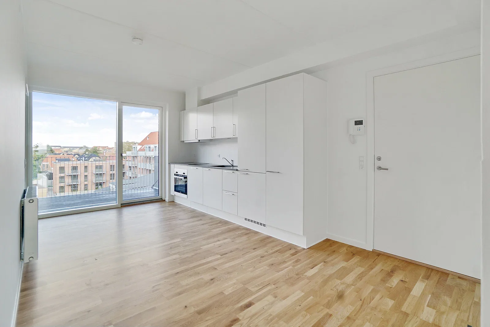 apartment 3-værelses lejlighed med altan på Trøjborgvej