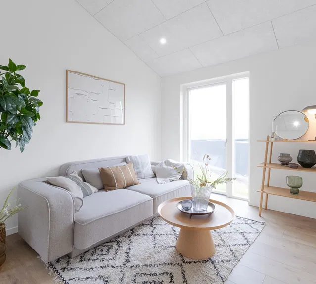 townhouse Lys bolig med åbent køkken-alrum og privat terrasse