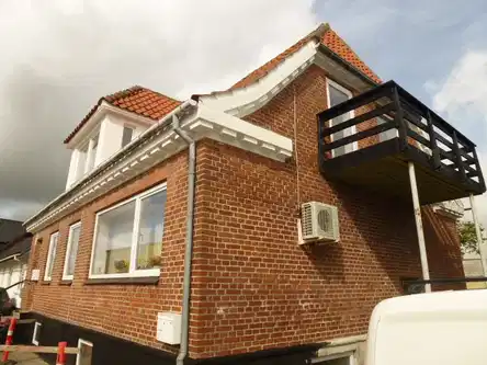apartment Lys 3-værelses på 78 m2 med altan, egen opgang og adgang til lukket have – husdyr tilladt efter aftale