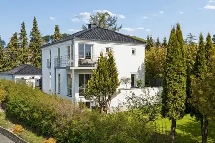 house Familievilla i Bredballe med altan og solrig terrasse