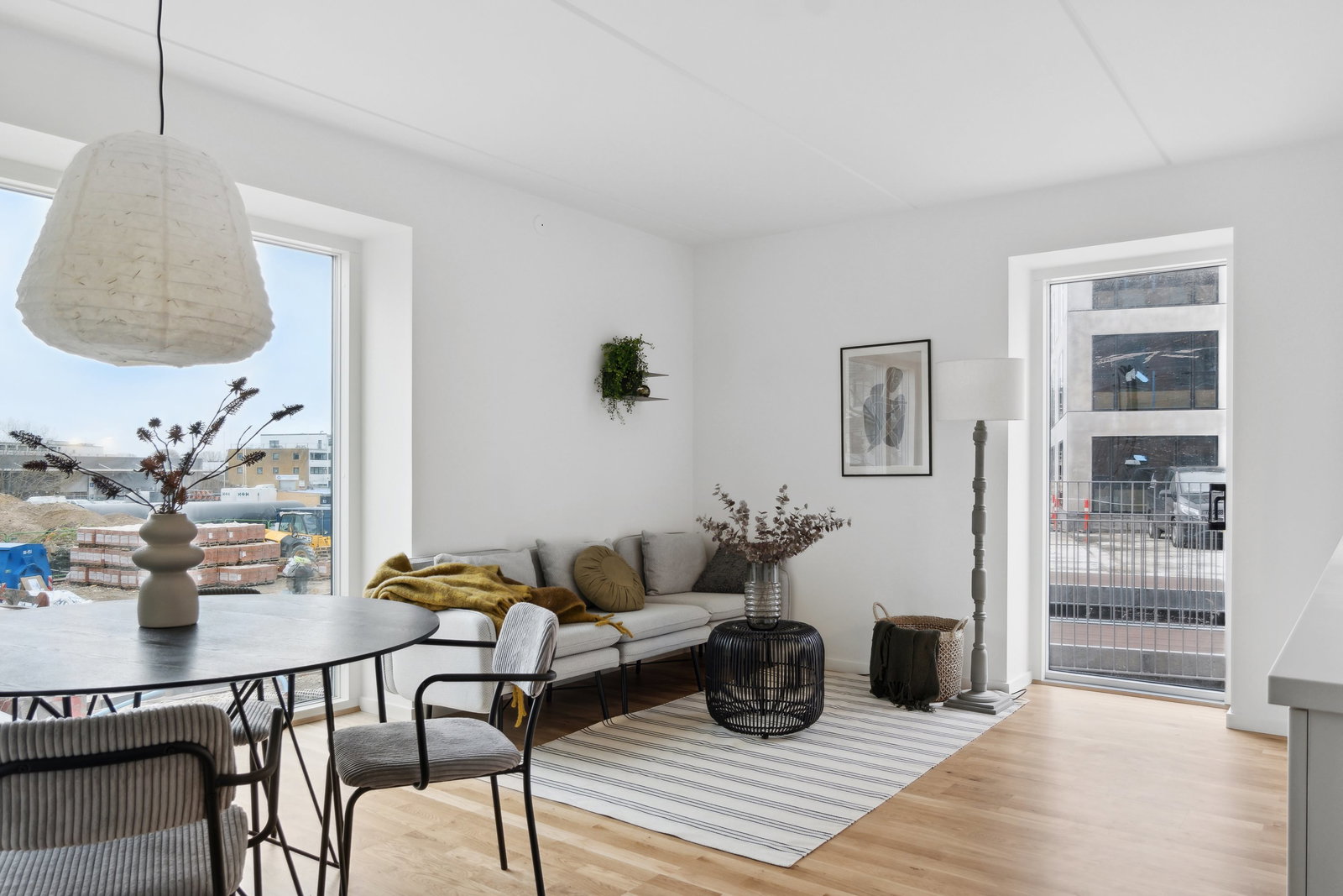 apartment Bright 2-bedroom apartment with good transport connections