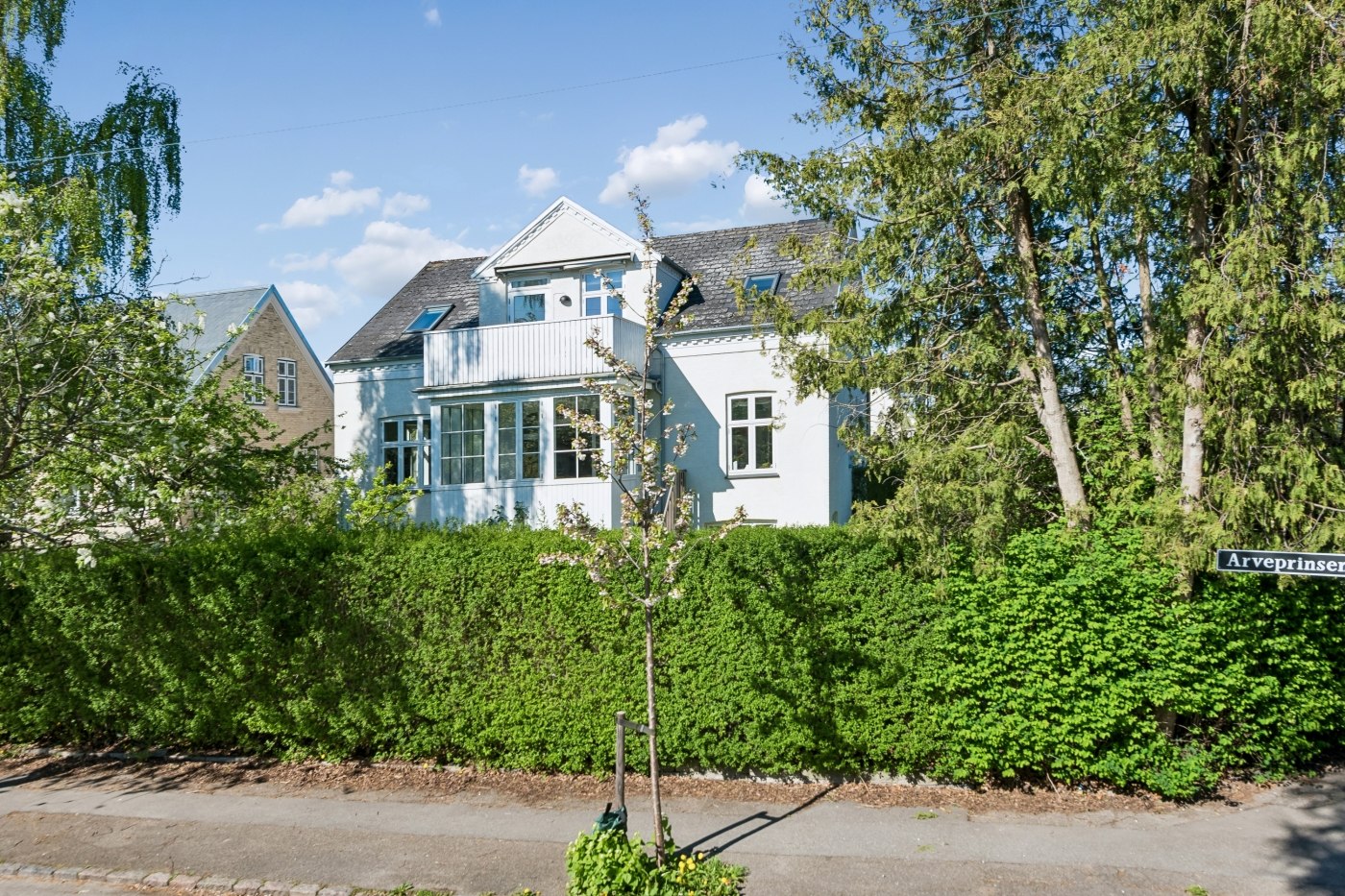 apartment Charmerende og lys lejlighed med stor altan på attraktive Dronningensvej – Frederiksberg