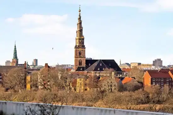 apartment Rummelig lejlighed med altaner på Christianshavn
