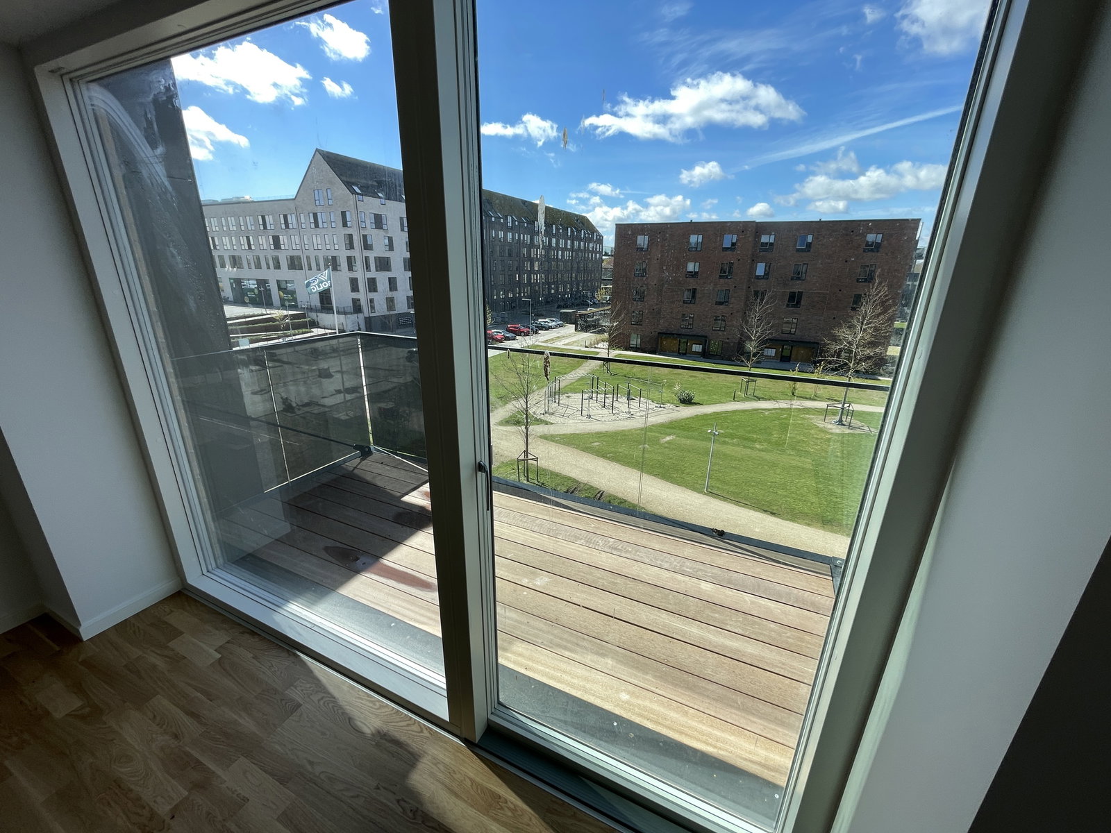 apartment 3-værelses lejlighed med udsigt til park!