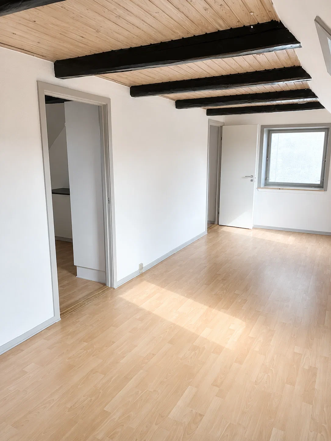 apartment 3 vær. lejlighed på 84 m2 med eget køkken og badeværelse
