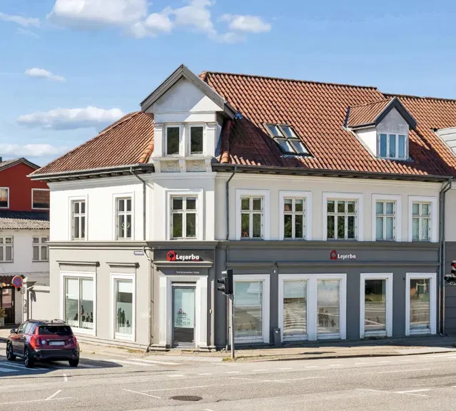 apartment Rummelig 3-værelses lejlighed med altan
