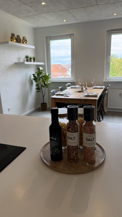 Fully furnished 84 m² apartment with balcony and parking space - Torvegade, Esbjerg - 2