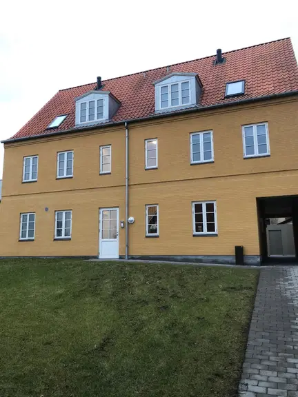 apartment Lys 4-værelses lejlighed i 2 plan fra 2020
