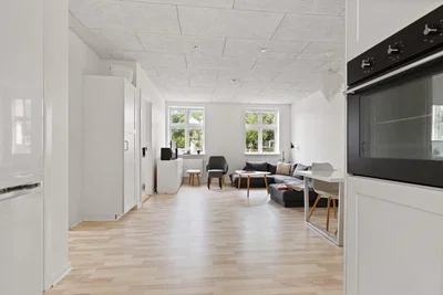 Nyrenoveret 3-værelses på 94 m2 med stort alrum og central beliggenhed – mulighed for møblering - Østergade, Esbjerg - 2