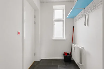 Nyrenoveret 3-værelses på 94 m2 med stort alrum og central beliggenhed – mulighed for møblering - Østergade, Esbjerg - 4