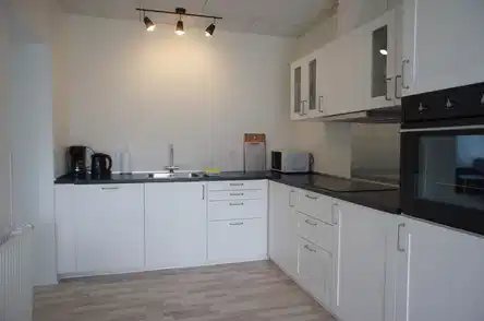 apartment Lys og moderne 3-værelses i stueplan med mulighed for møblering – 81 m2 indflytningsklar bolig