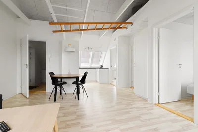 Lys 3-værelses tagetagelejlighed på 87 m2 med skønne ovenlysvinduer – mulighed for møblering - Østergade, Esbjerg - 2