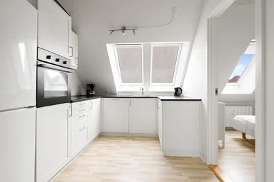 Lys 3-værelses tagetagelejlighed på 87 m2 med skønne ovenlysvinduer – mulighed for møblering - Østergade, Esbjerg - 1