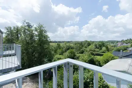 apartment Scenic and city-adjacent surroundings