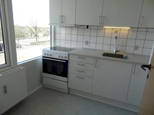 apartment Lys lejlighed med altan og nyt køkken