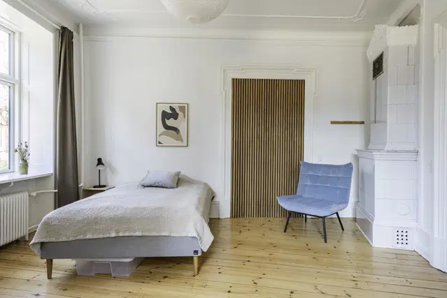 room Room in a classic apartment near Tivoli