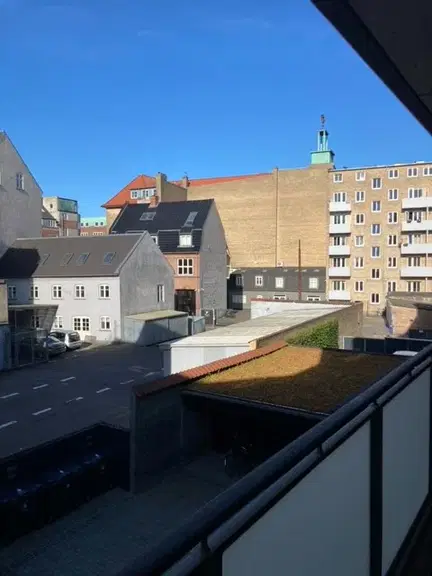 apartment Lys lejlighed med sydvendt altan og vandudsigt i Aalborg