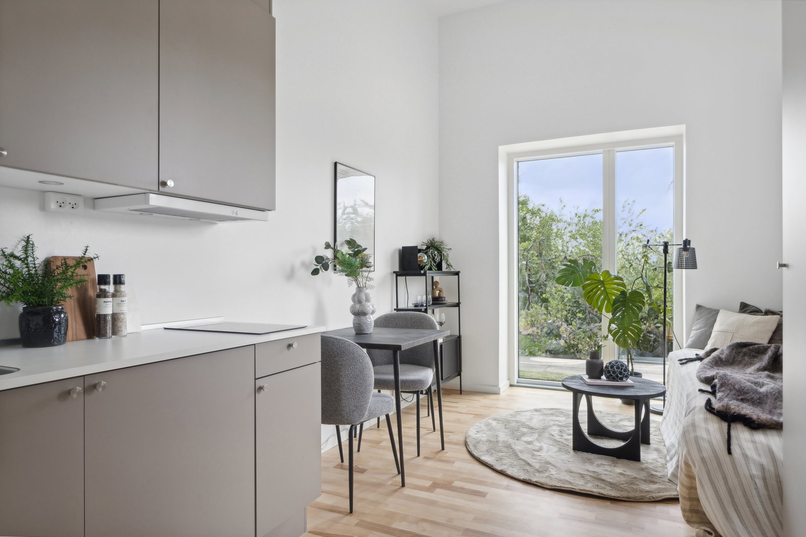 apartment Smart 1-room apartment near metro and green areas