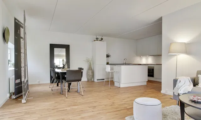 apartment Flot 3 værelses lejlighed med altan