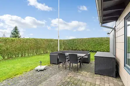 townhouse Rækkehus i ét plan med lukket have og carport