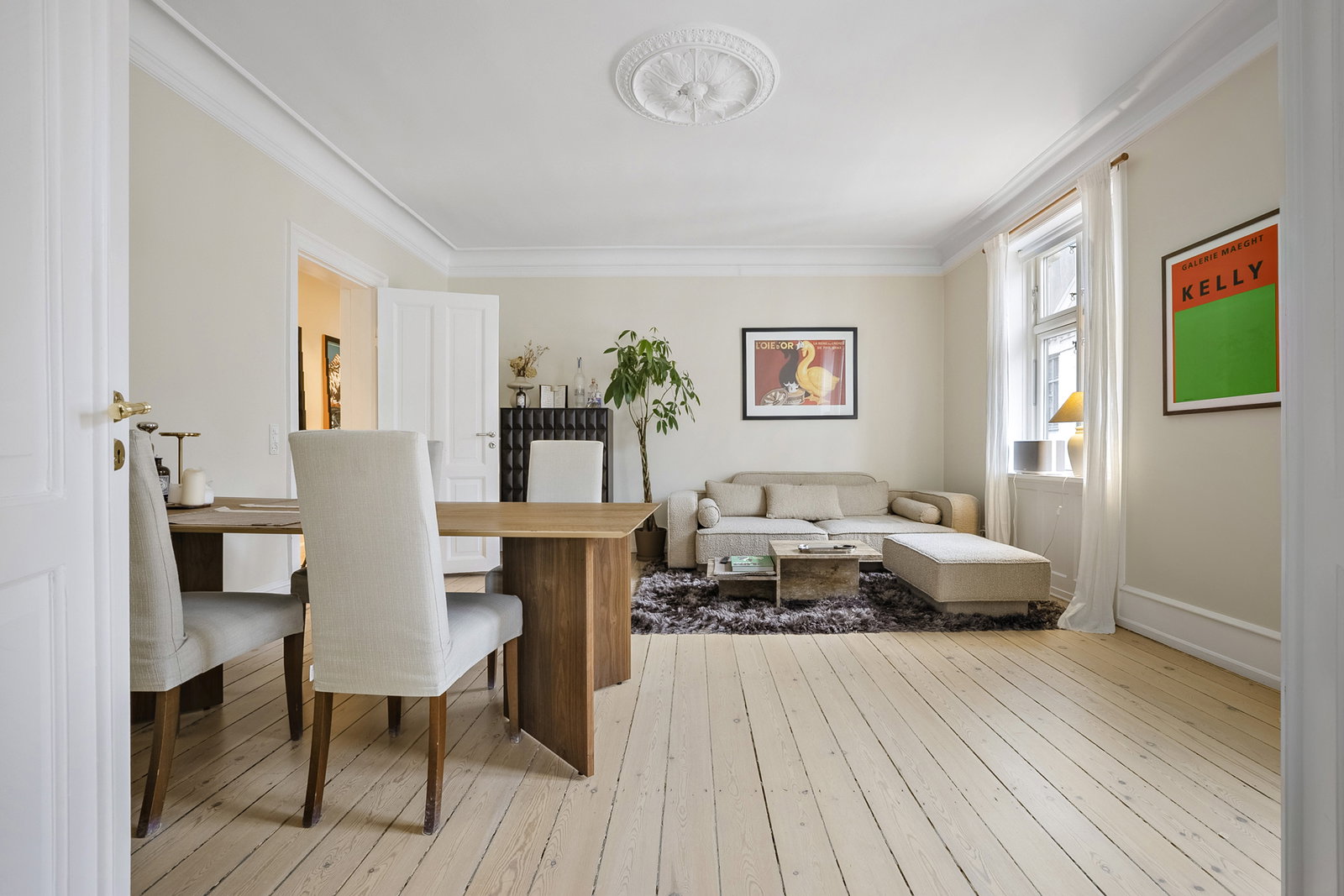 apartment Herskabelig 115 m² lejlighed ved Søerne med altan