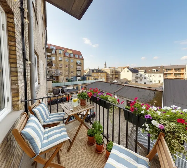 apartment Lys delelejlighed med altan centralt i Aalborg