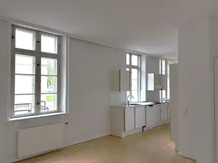 apartment Large apartment with high ceilings and a shared terrace